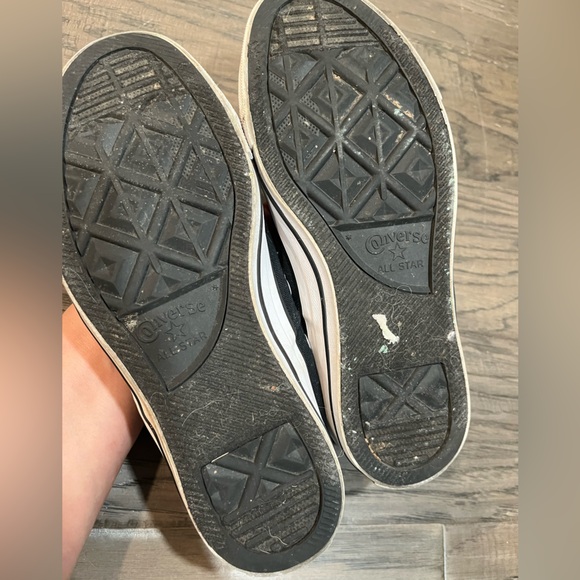 Women’s Converse Chuck Taylor Low Top Sneakers - Picture 6 of 7